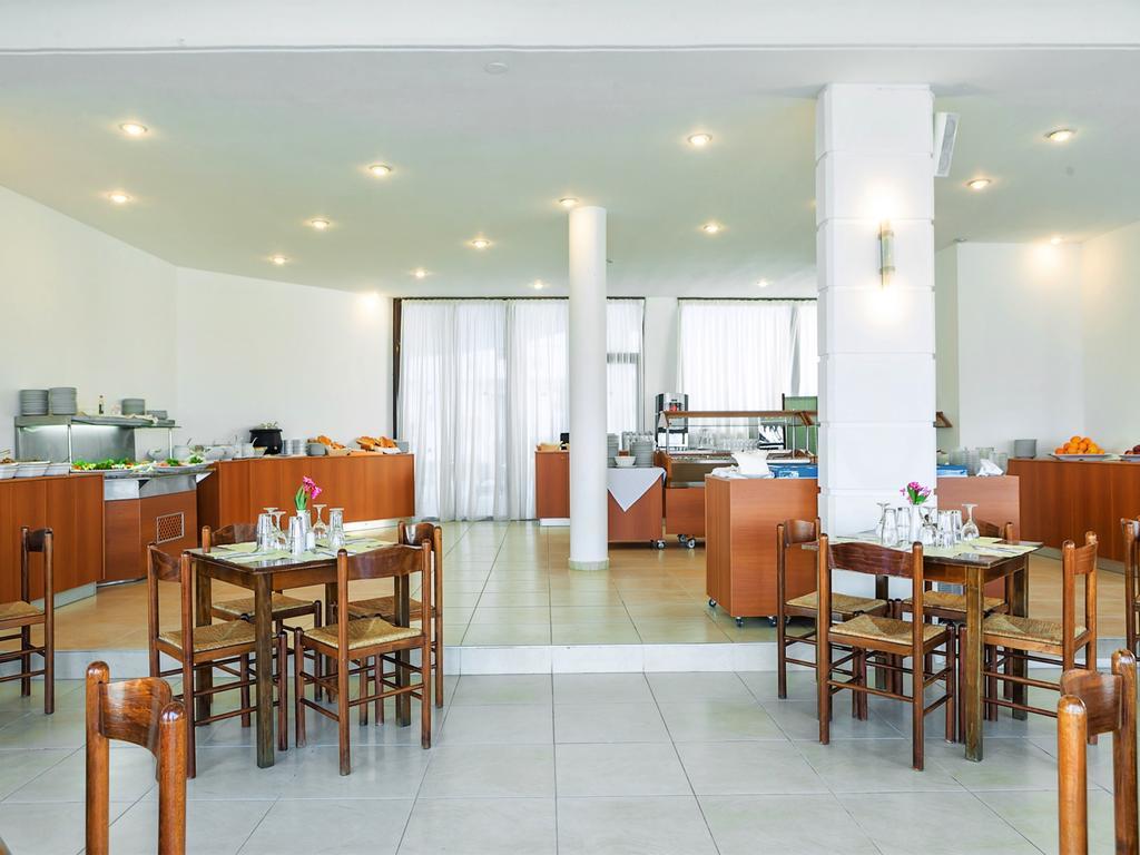 Xenios Dolphin Beach Hotel Possidi Exterior foto