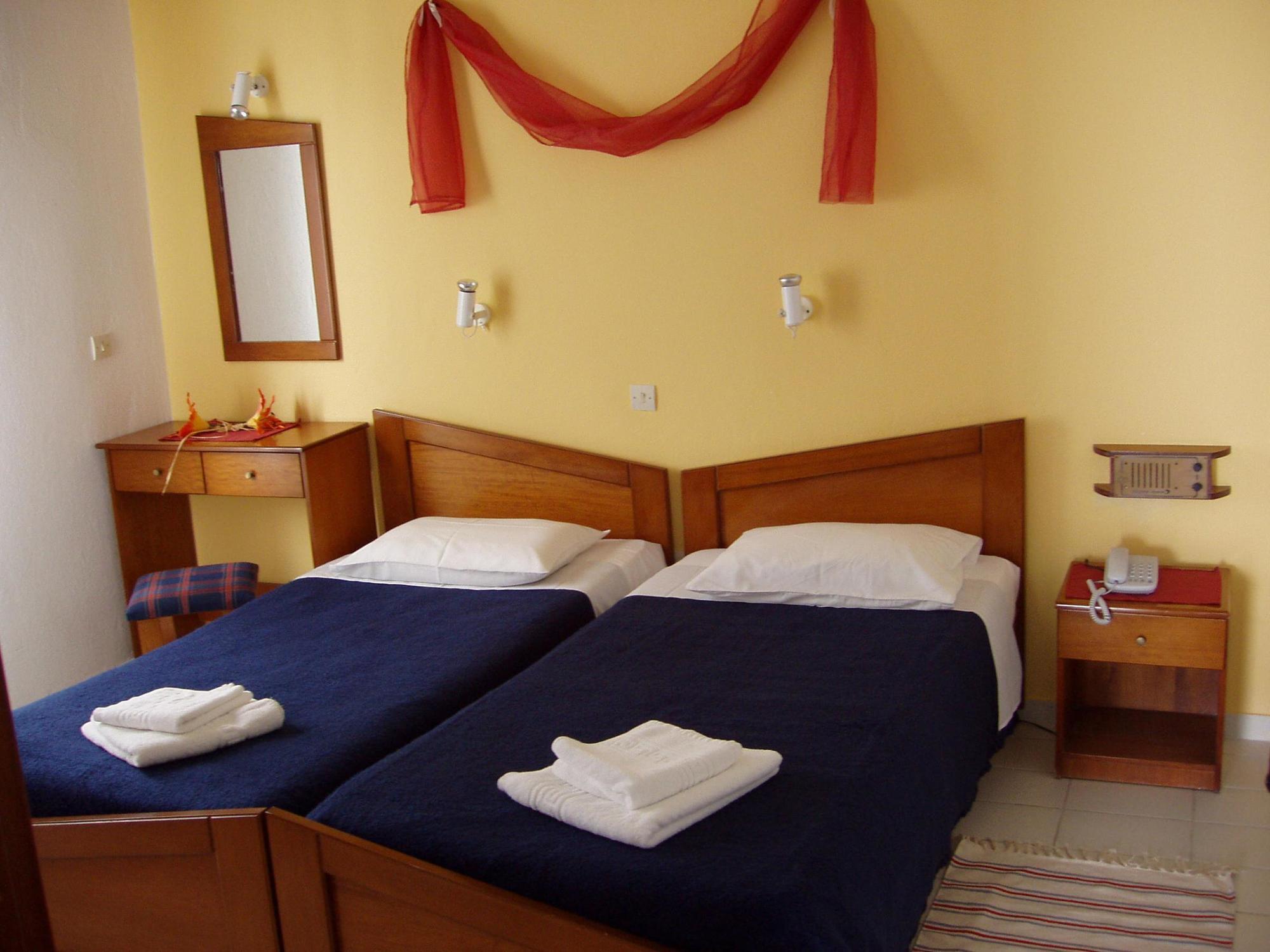 Xenios Dolphin Beach Hotel Possidi Habitación foto